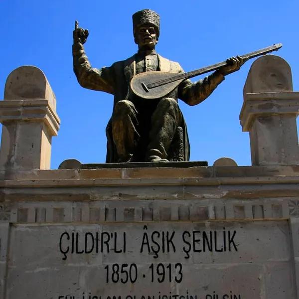 Aşık Şenlik Statue