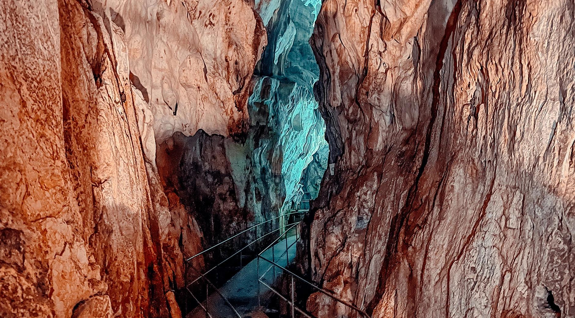 Waterfalls and Caves Route