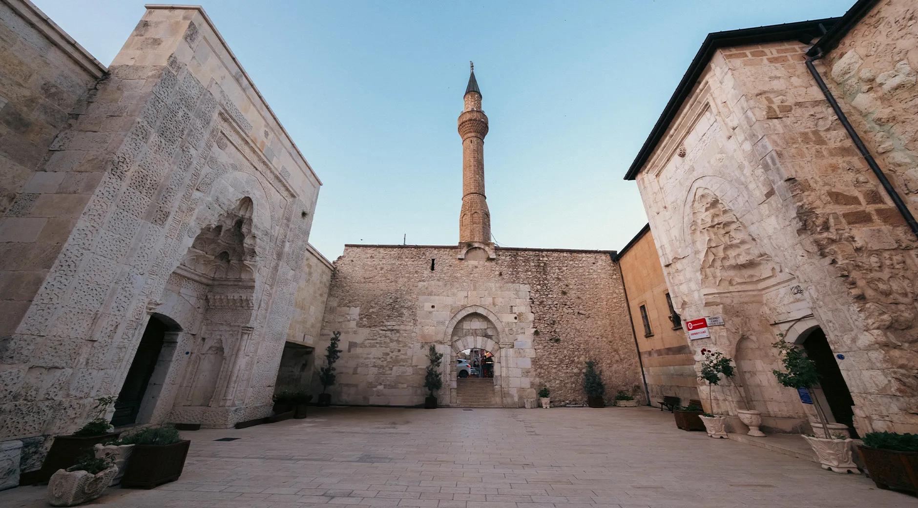 Dündarbey Madrasa's image