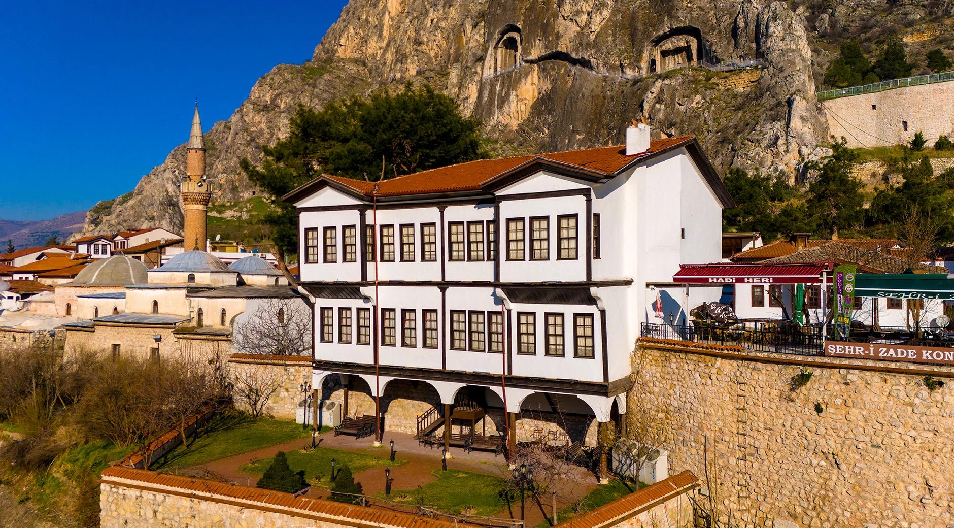 Hazeranlar Mansion's image