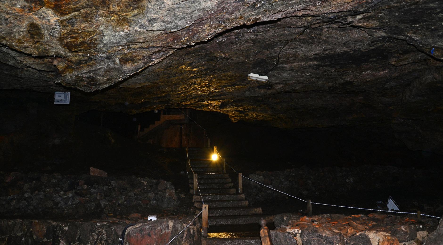 In Cave's image