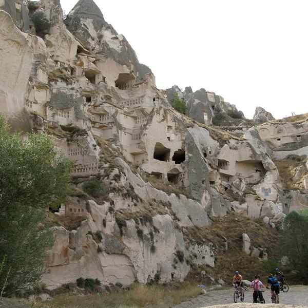 Üzengi Valley