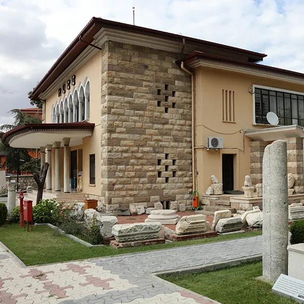 Yalvaç Museum