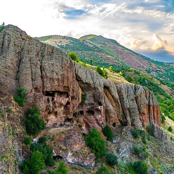 Zağ Caves