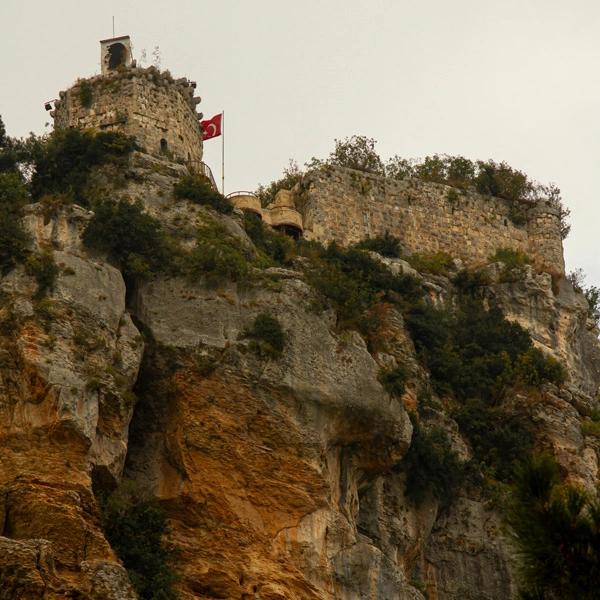 Gözne Castle