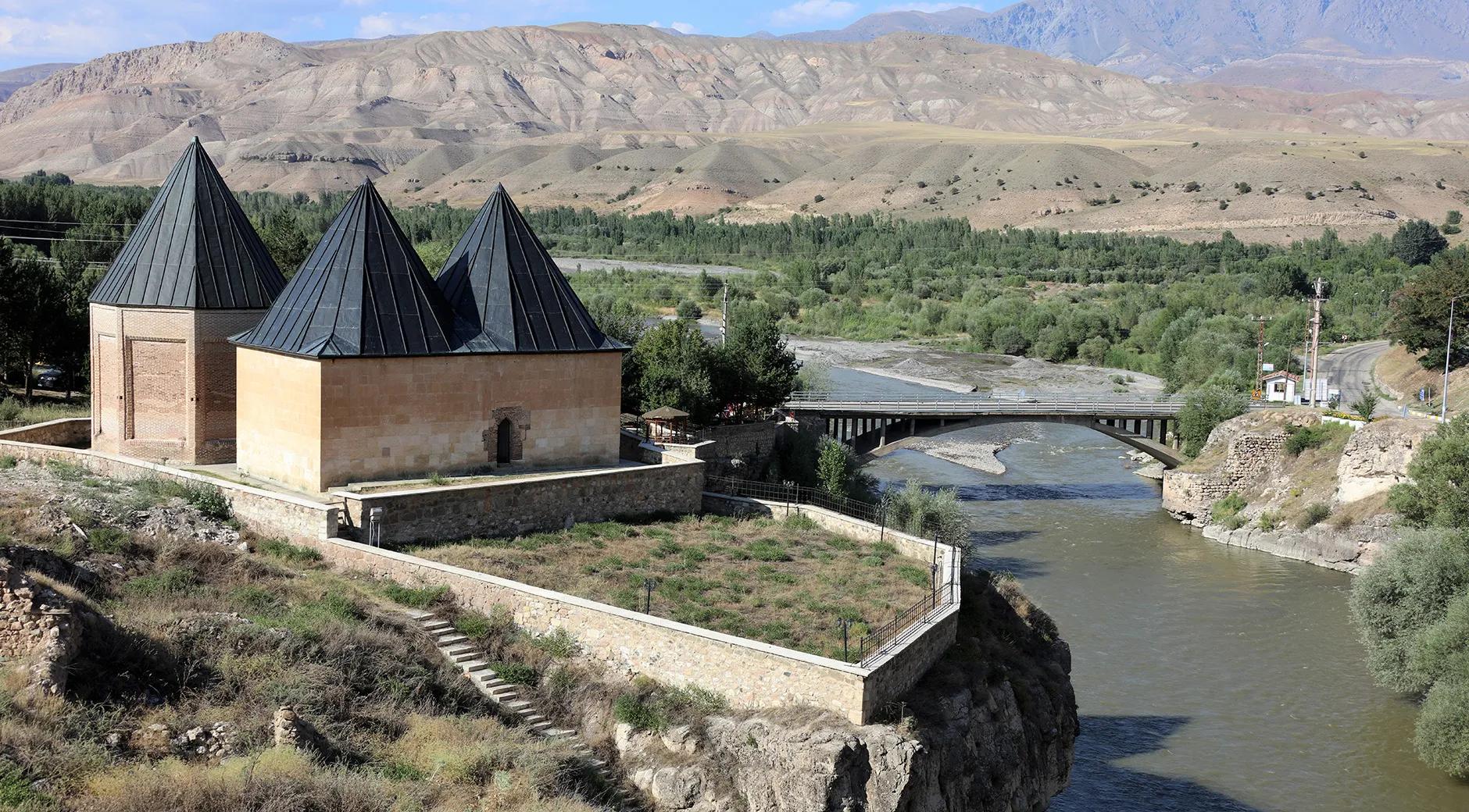 Melik Gazi Tomb's image