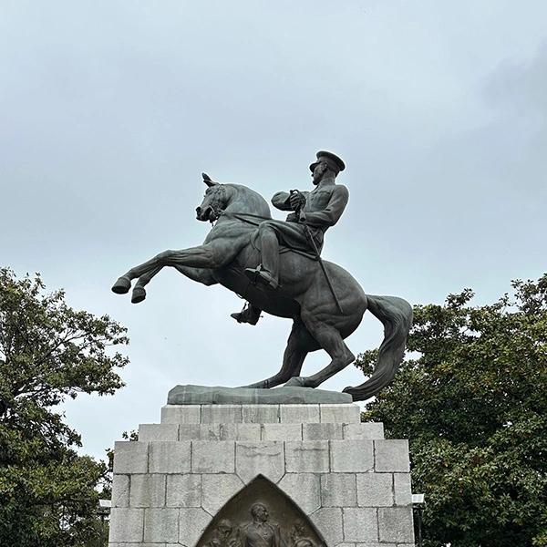 Onur Monument