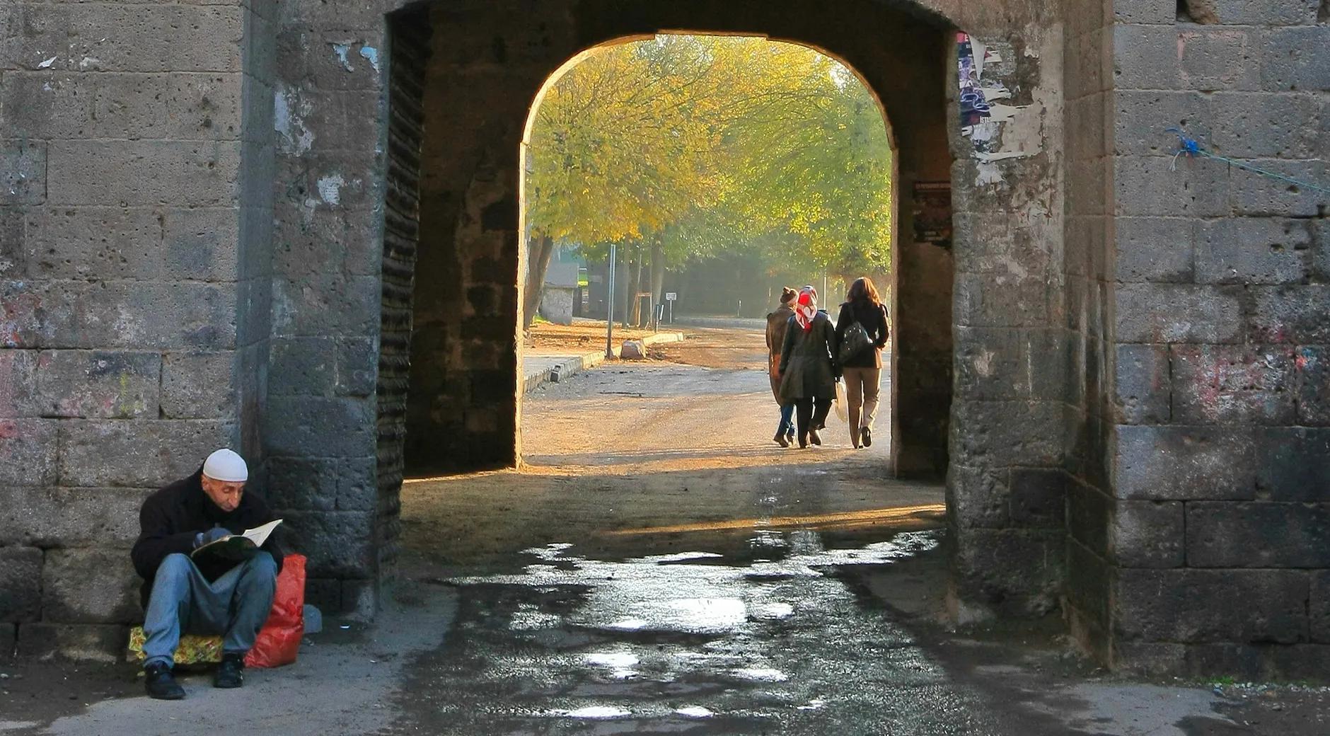 Saray Gate's image